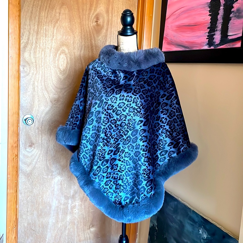 Devine soft faux fur leopard cape